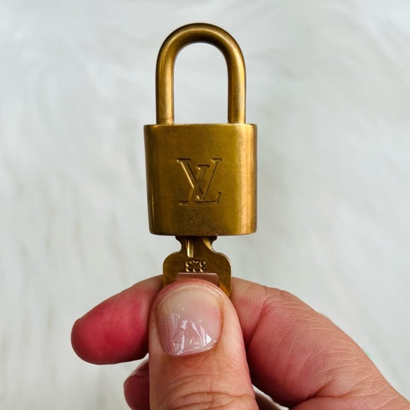 #323 LV Lock & Key - Picture 4 of 6
